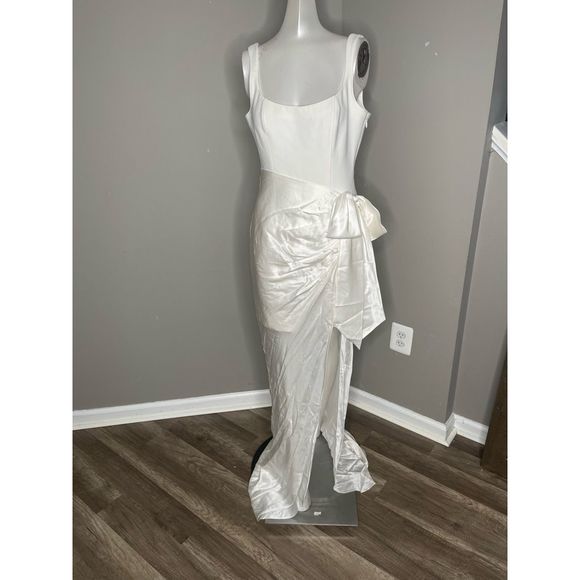 Cinq à Sept
Marian Draped Gown - Picture 5 of 10